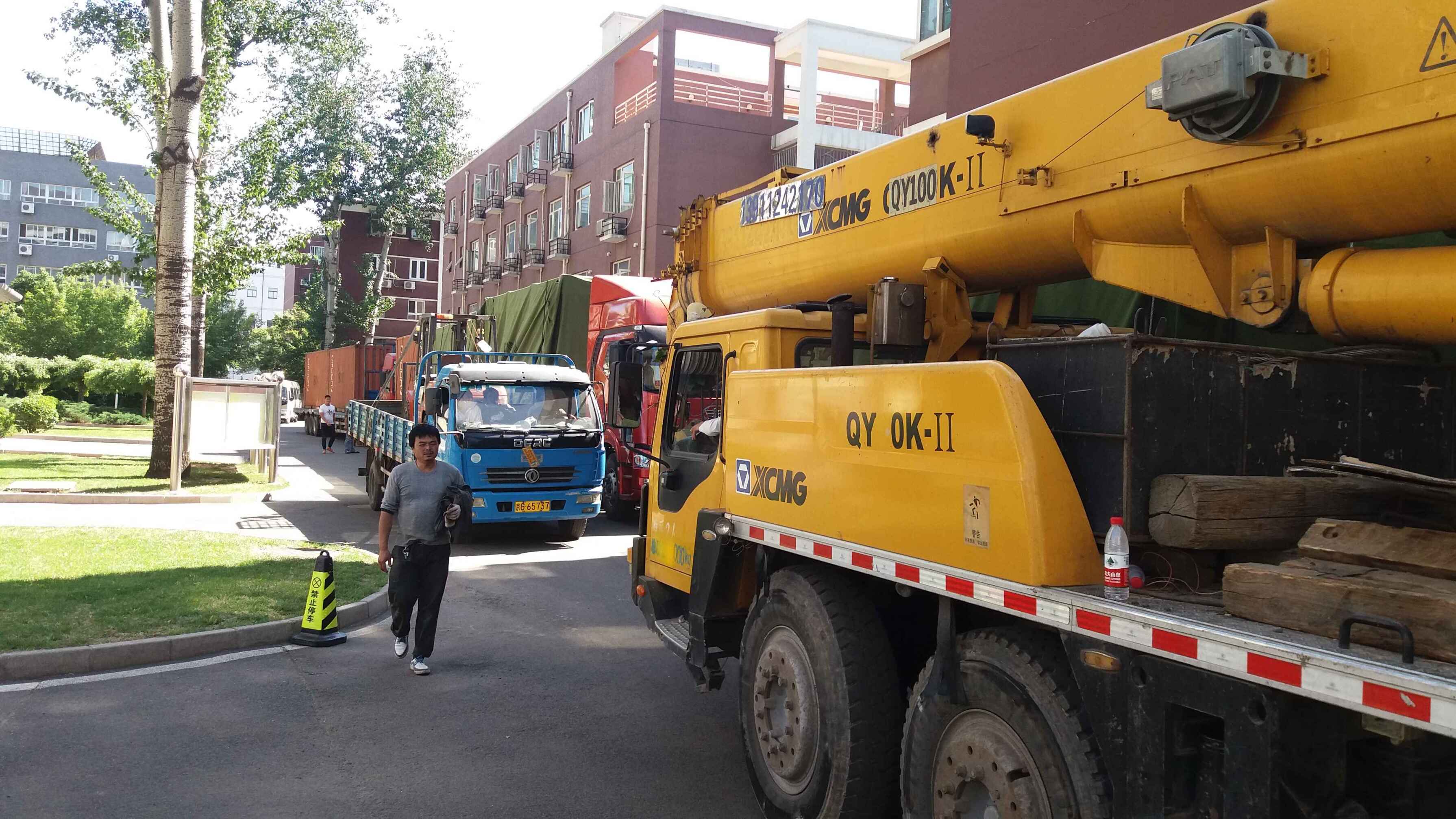 北京吊裝公司起重機進場